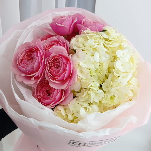 Гортензия и пионовидная роза 🌹