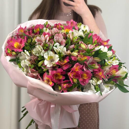 Букет из 15 альстромерий