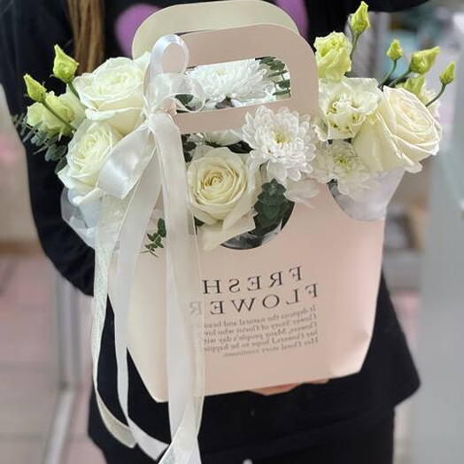 Композиция с белыми цветами 🦢 🌼