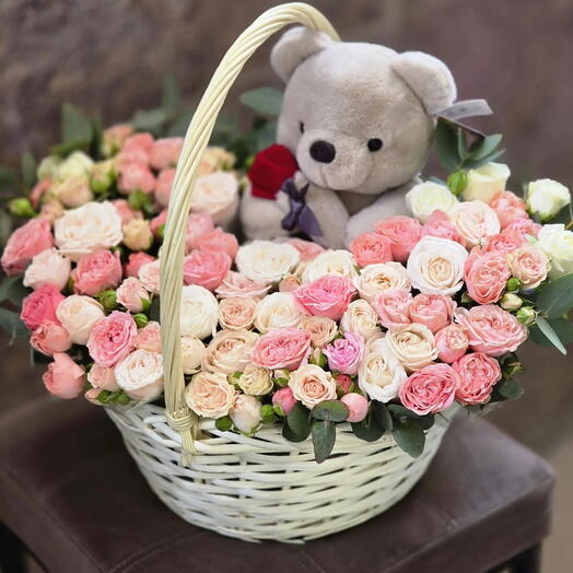 Корзина с цветами и мишкой