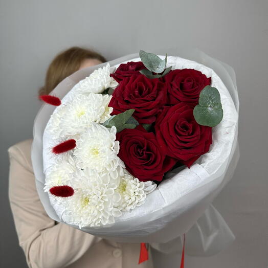 Букет живых цветов из Хризантемы и Красной Розы🌹