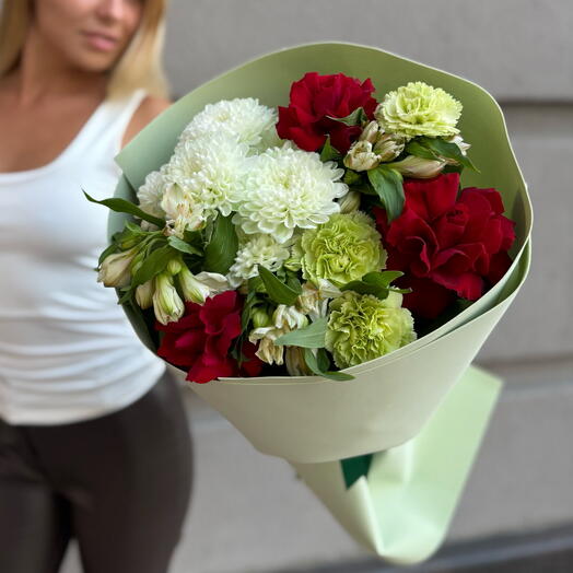 «Изумрудный нуар» 💚в составе : французская Роза 🌹 диантус🌸 хризантема 🌿Альстромерия✅