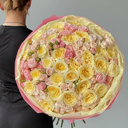Букет из кустовых и одноголовых пионовидные роз 😍