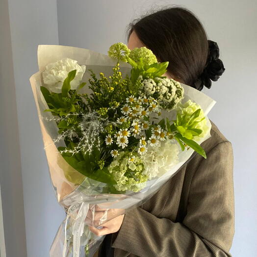 Флорентина💚 Букет из эупаториума, матрикарии, солидаго, диантусов, вибурнума, пампасной травы в упаковке🤍