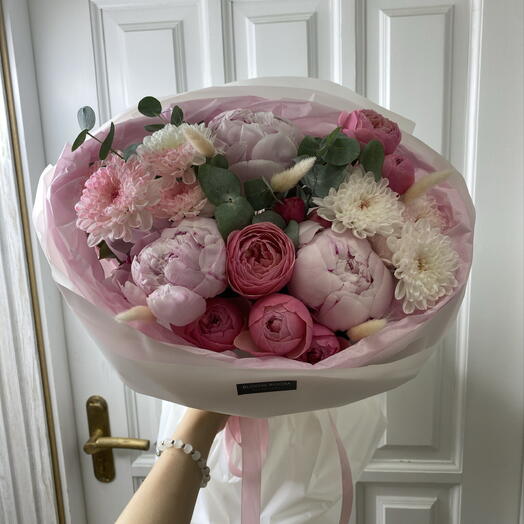 Шикарный букет с пионами и пионовидными розами «Bloom room»😊