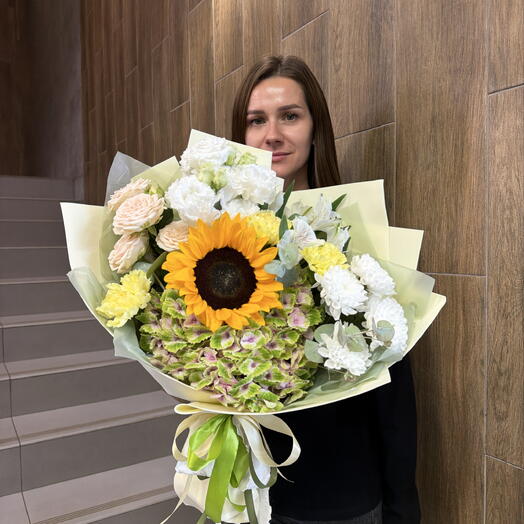 Букет с подсолнухом