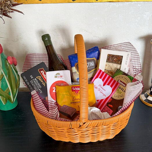 Luxury Gourmet Basket with Georgian Wine