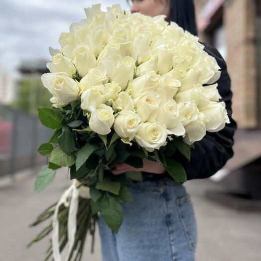 Монобукет из 45 белых роз 70 см