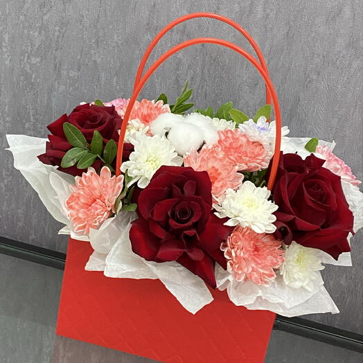 Композиция в сумочке с Французскими розами