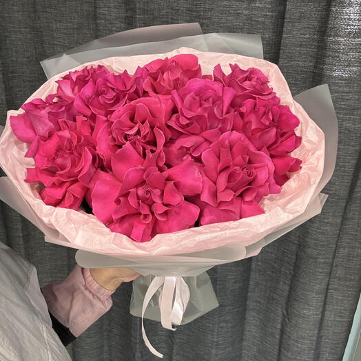 Букет из 11 ярких розовых французских роз 💝