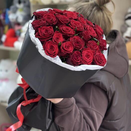 АКЦИЯ ‼️Моно букет  25 бордовых роз престиж♥️ в черной упаковке ♥️