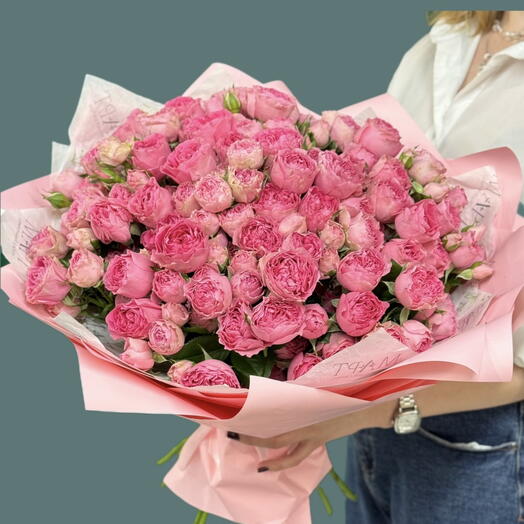 Букет из 35 кустовых роз