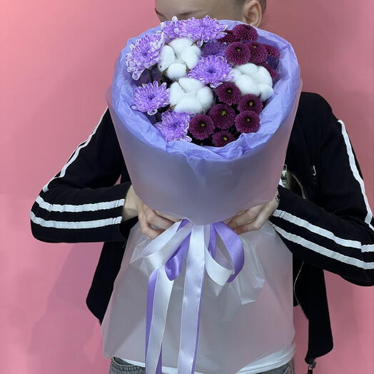 Стильный букет комплимент с хризантемой и хлопком 💜