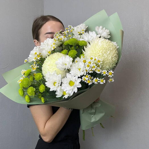 Букет из хризантем, и ромашки