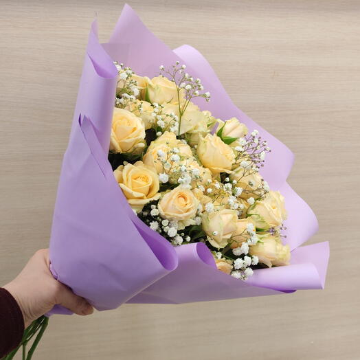 Букет кустовых роз с гипсофилой 💕