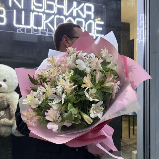 Букет из 19 альстромерий "Принцесса сердца"