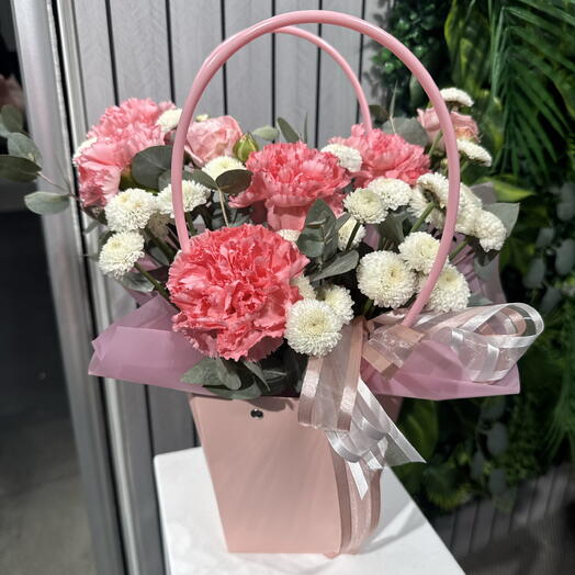 Композиция с хризантемой и диантусами 52005