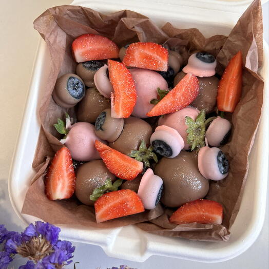 Набор из клубники и голубики в шоколаде микс 🍓