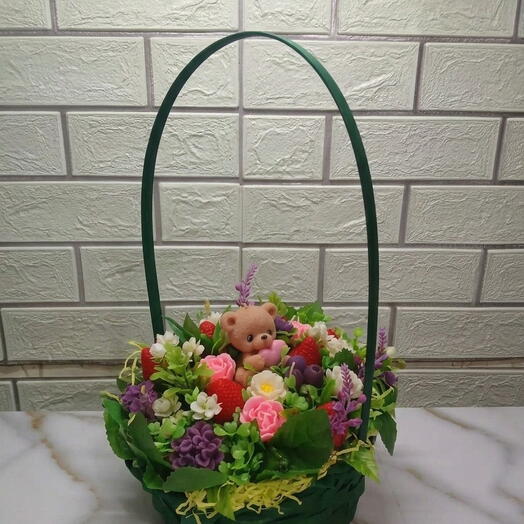 Корзинка со свечами и мишкой 9