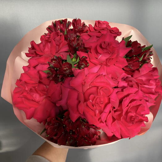 Моно букет из французской розы и альстромерии 😍