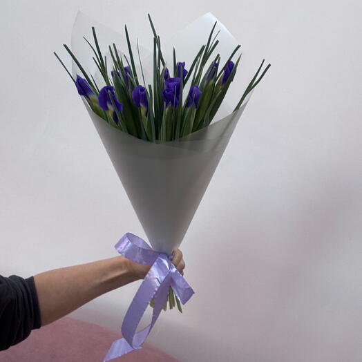Букет из 15 ирисов