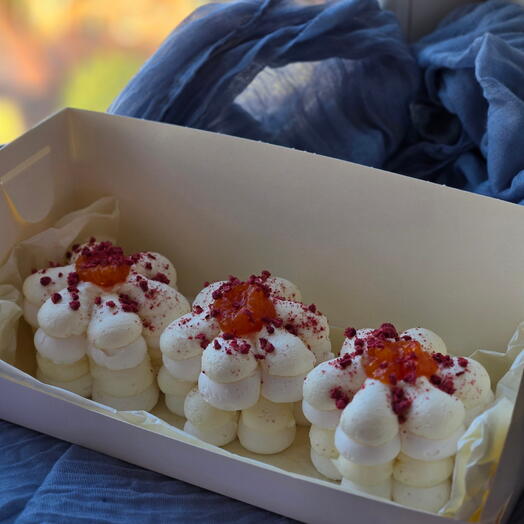 Пирожные "Павлова" с малиной и маракуйей, 3шт