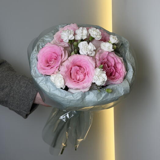 букет из пионовидных роз и диантусов «pink reverie»