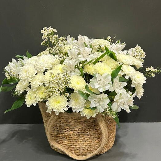 Корзина из лимонных хризантем
