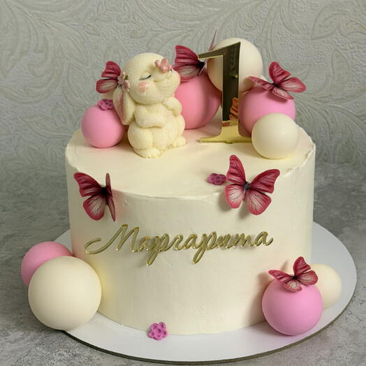 Торт 3 кг детский с шоколадной фигуркой, бабочками, шоколадными шарами и топпером