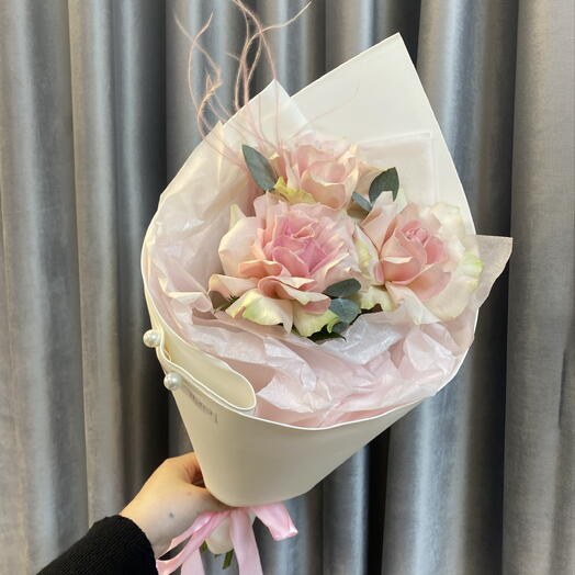 Нежный букет комплимент из французских роз 💕