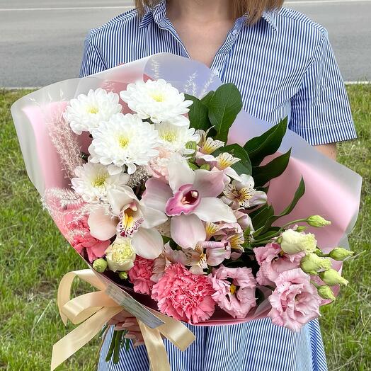 Alice bouquet with a postcard