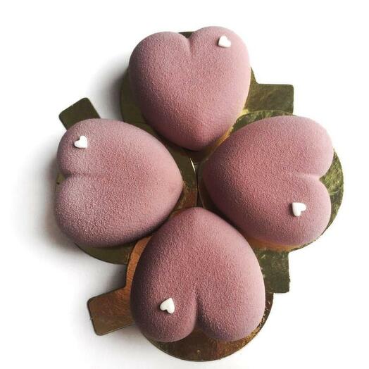 Набор из 4 муссовых пирожных-сердечек