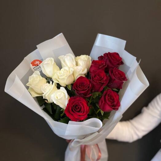 El ramo "Corazón" de rojos y rosas blancas
