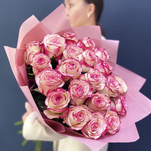 Bouquet of 25 roses with pink edging