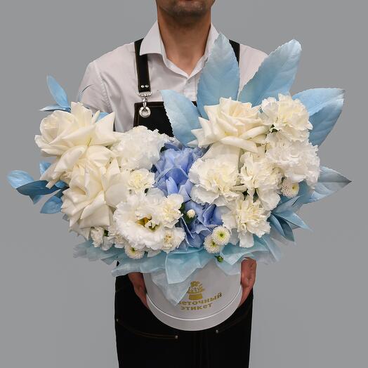 Ramo de aire en Caja con rosas de frac y hortensias