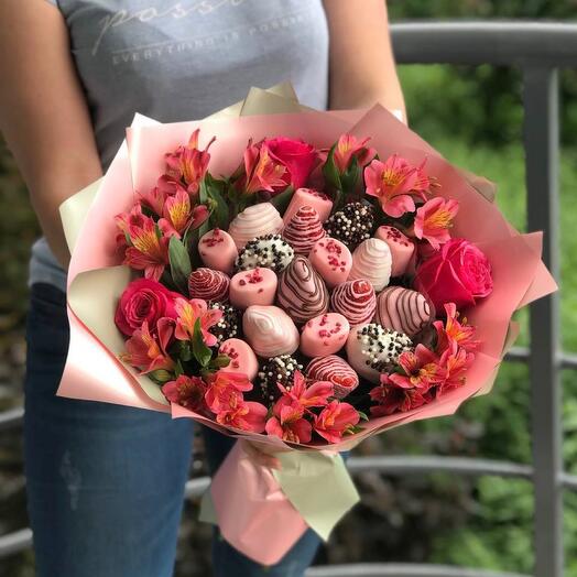 Букетик с клубникой в шоколаде и маршмеллоу с цветами 🥰