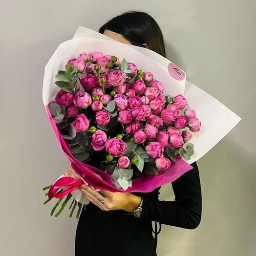 Bombastic spray rose bouquet