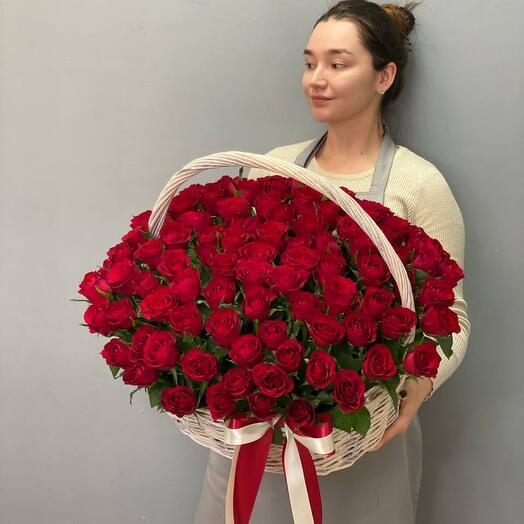 Корзина из 101 красных роз