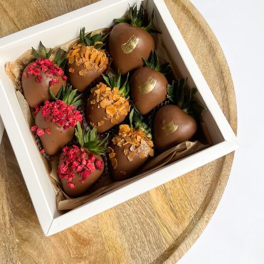 Chocolate-covered strawberries "SUSAN" small
