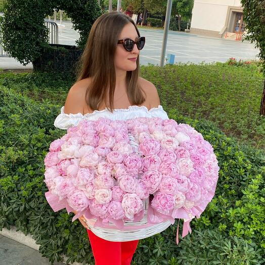Bouquet of 101 peonies in basket
