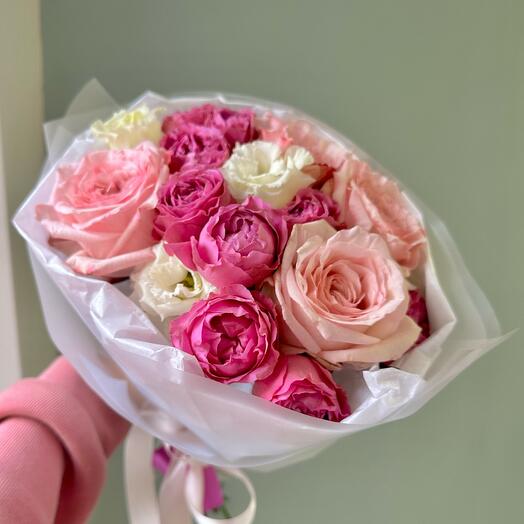 Bouquet with peony-shaped roses and eustoma