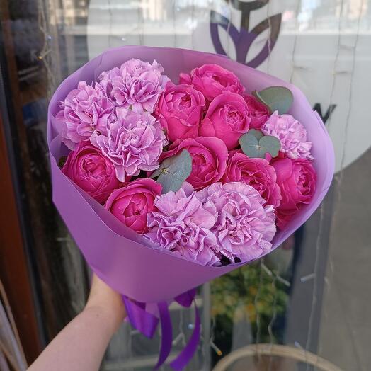 Raspberry roses with carnations