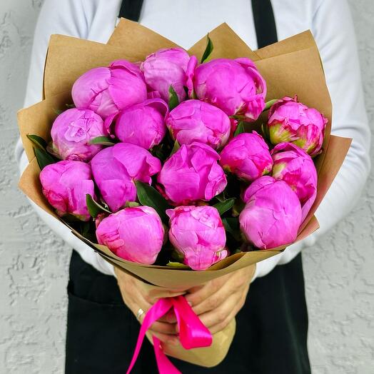 Bouquet of 15 peonies in craft