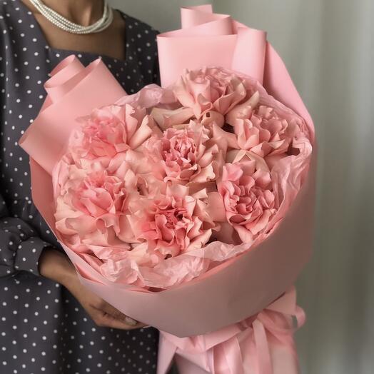7 ажурных розовых роз