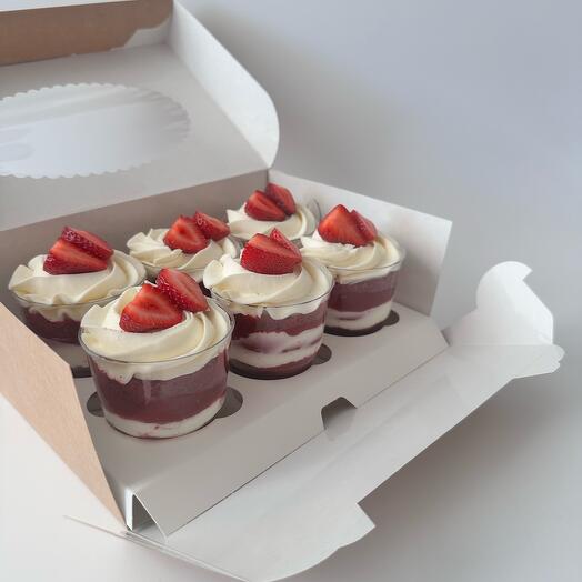 Tréboles de terciopelo rojo con fresas