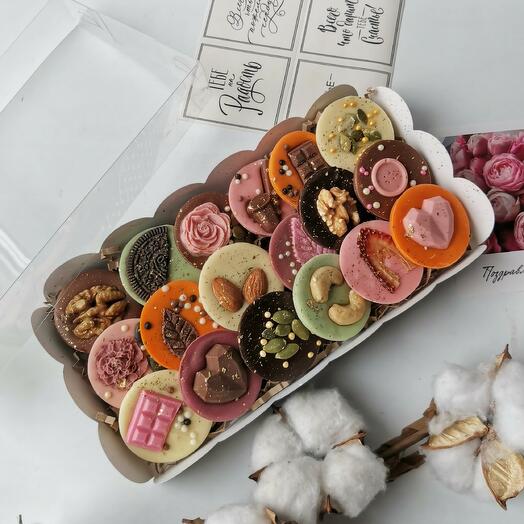 Conjunto de 18 medianas de 8 tipos de delicioso chocolate belga