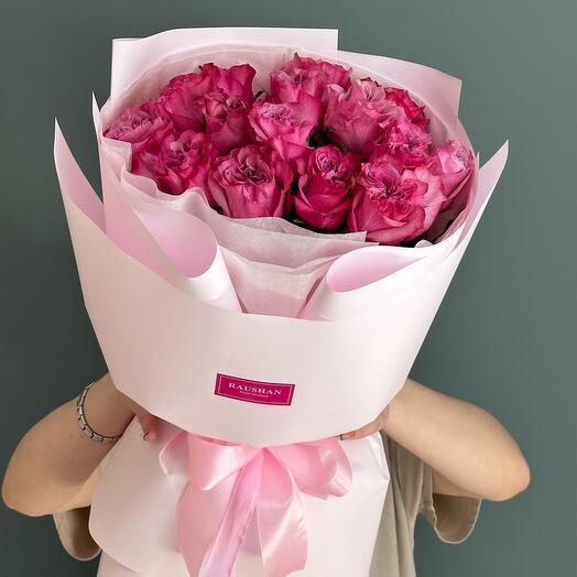 15 peony-shaped roses