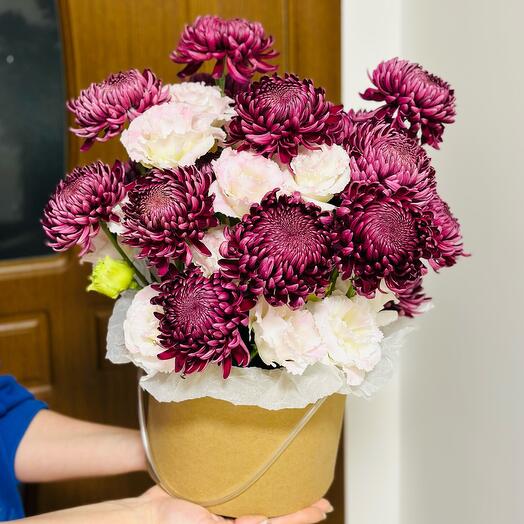 Букет «Романтика хризантем и эустомы»