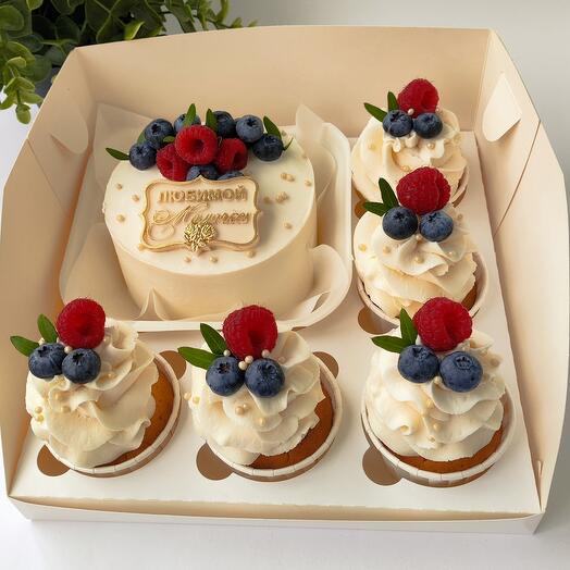 Set of Bento cake for "Beloved mom" and 5 cupcakes with berries