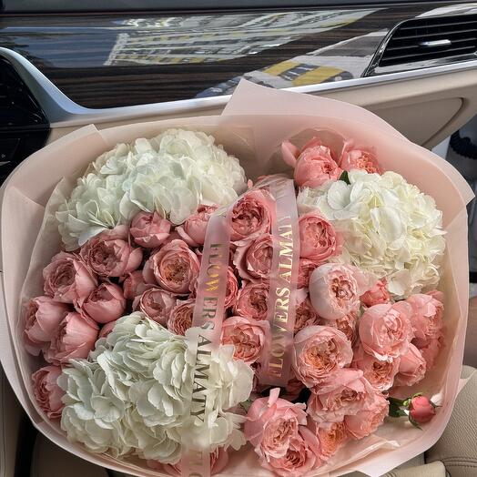 Букет из гортензий и роз Джульетта